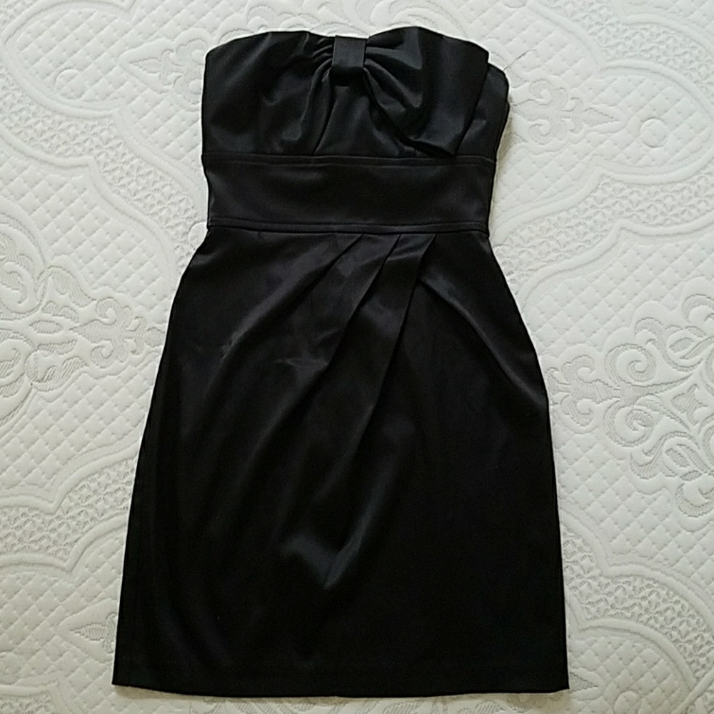 Black strapless dress