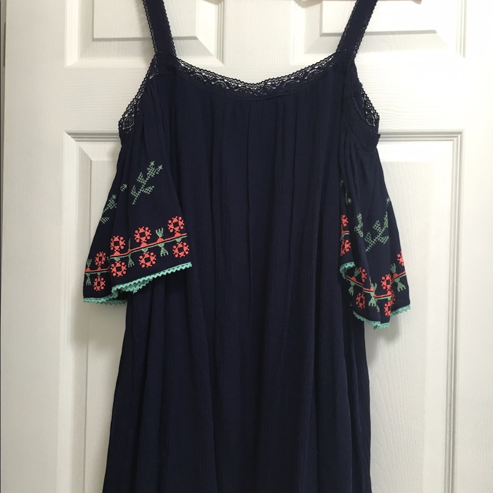 Cold shoulder flowy dress with embroidery detail