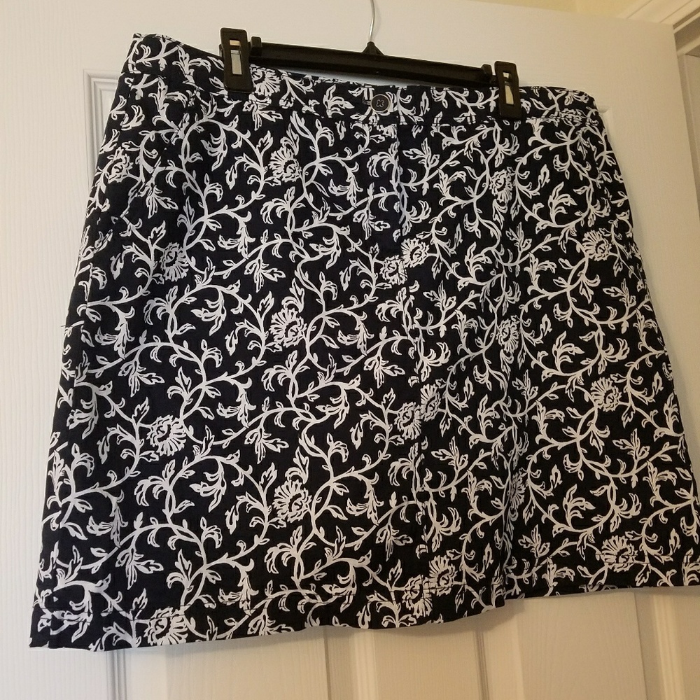 Navy & White Swirly Floral Print Skort