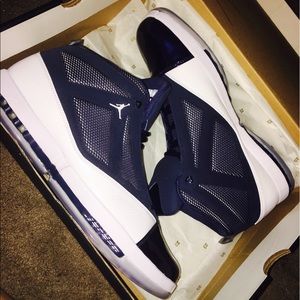Jordan Retro 16 Midnight Navy's DS