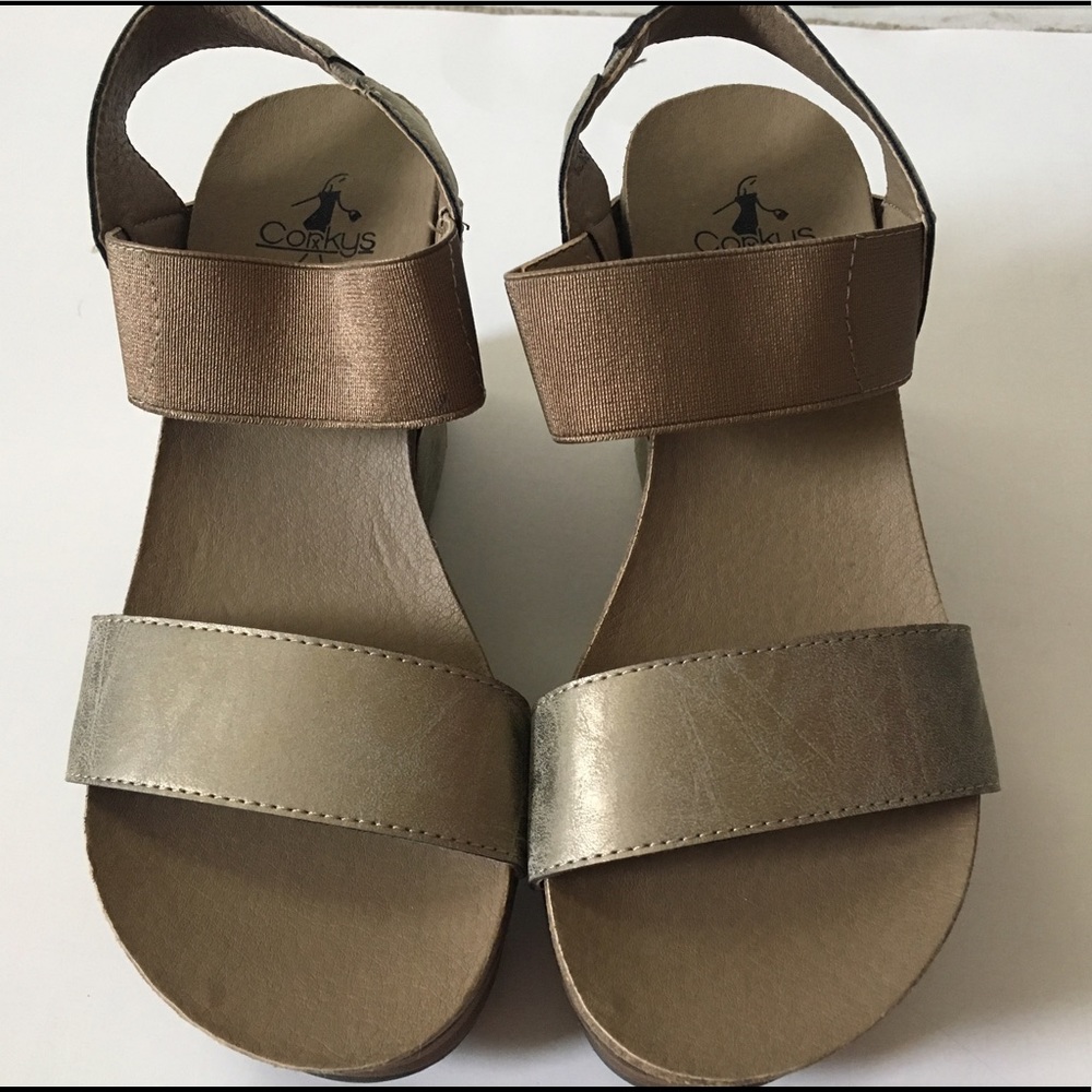 Corky's Size 7 Comfortable Elastic strap Platform