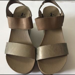 Corky's Size 7 Comfortable Elastic strap Platform