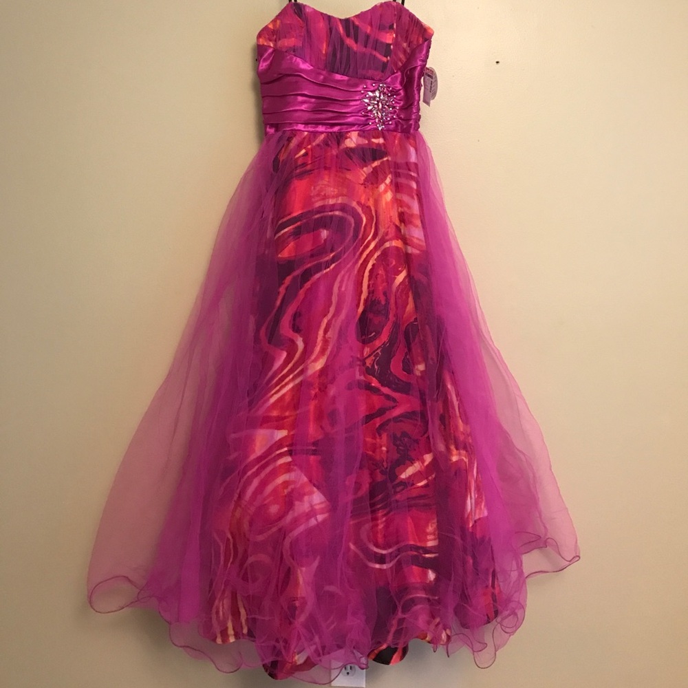 BRAND NEW FORMAL DRESS, MAKE AN OFFER!