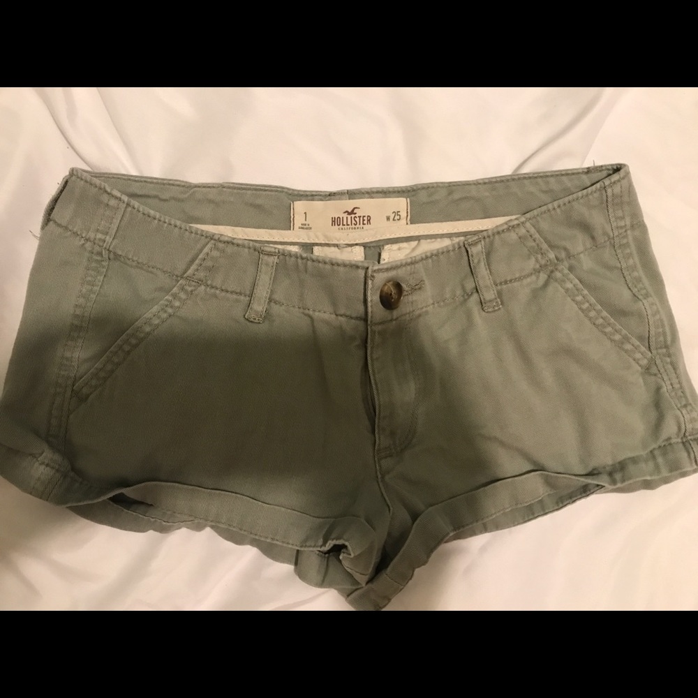 Cargo Green Hollister shorts (size 1)