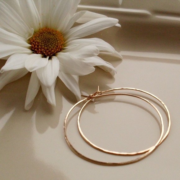14K 𝗦𝗢𝗟𝗜𝗗 Yellow or Rose Gold Hammered/Textured Hoop Earrings Mid Sized - Picture 2 of 6