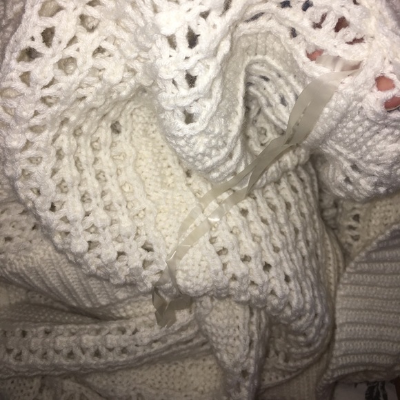 Charlotte Russe cream knit cardigan/sweater - Picture 3 of 3