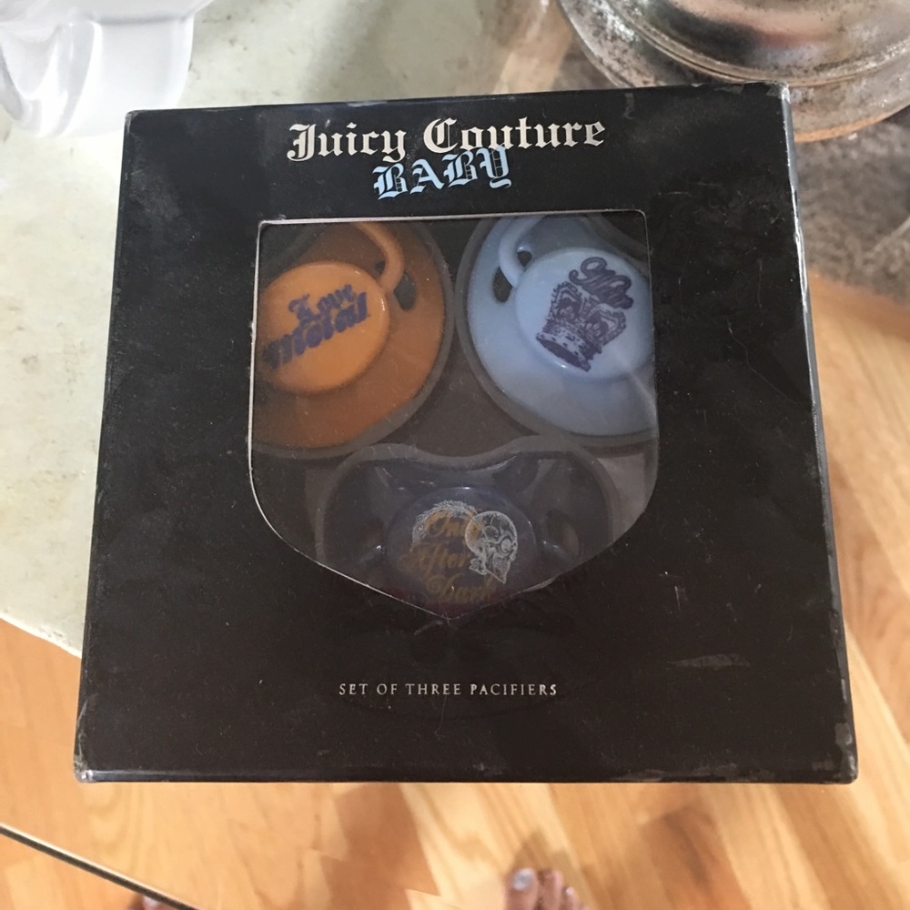 Authentic Juicy couture 3 pc pacifier set 🌹