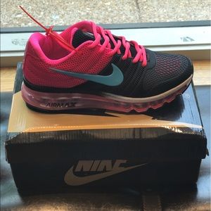 NIKE AIR MAX 2017