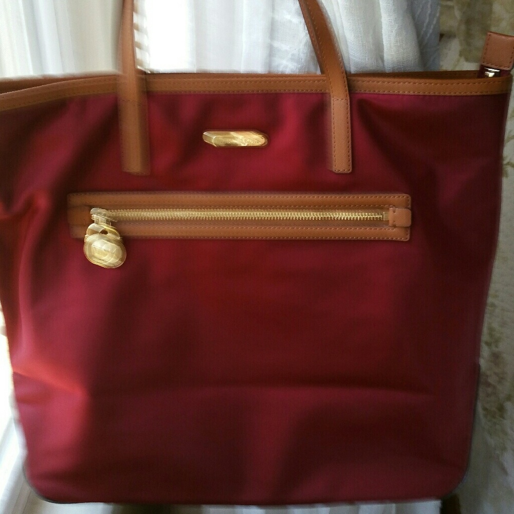 Michael kors large bag Burgandy new  no tag