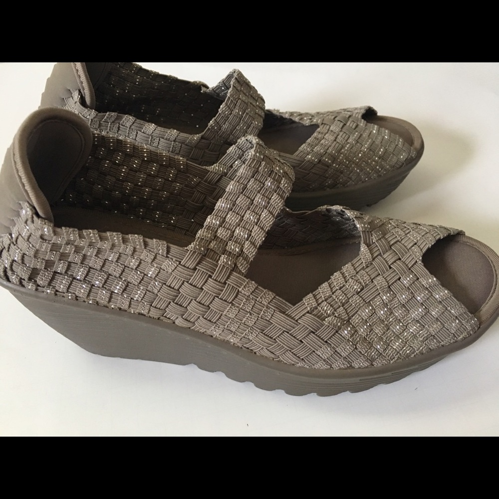 Sketchers elastic, comfortable platform Sz 7