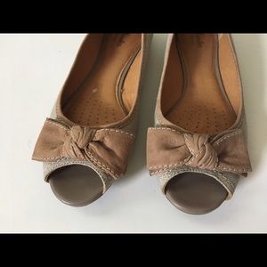 Clarks artisan flats with bow; Pinky peachy tan