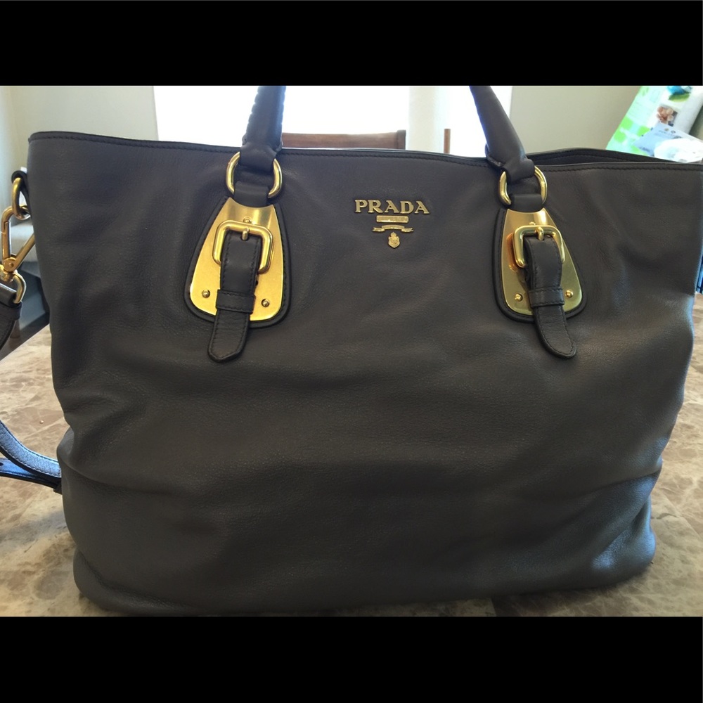 ⭐️SOLD⭐️Prada Authentic shoulder bag