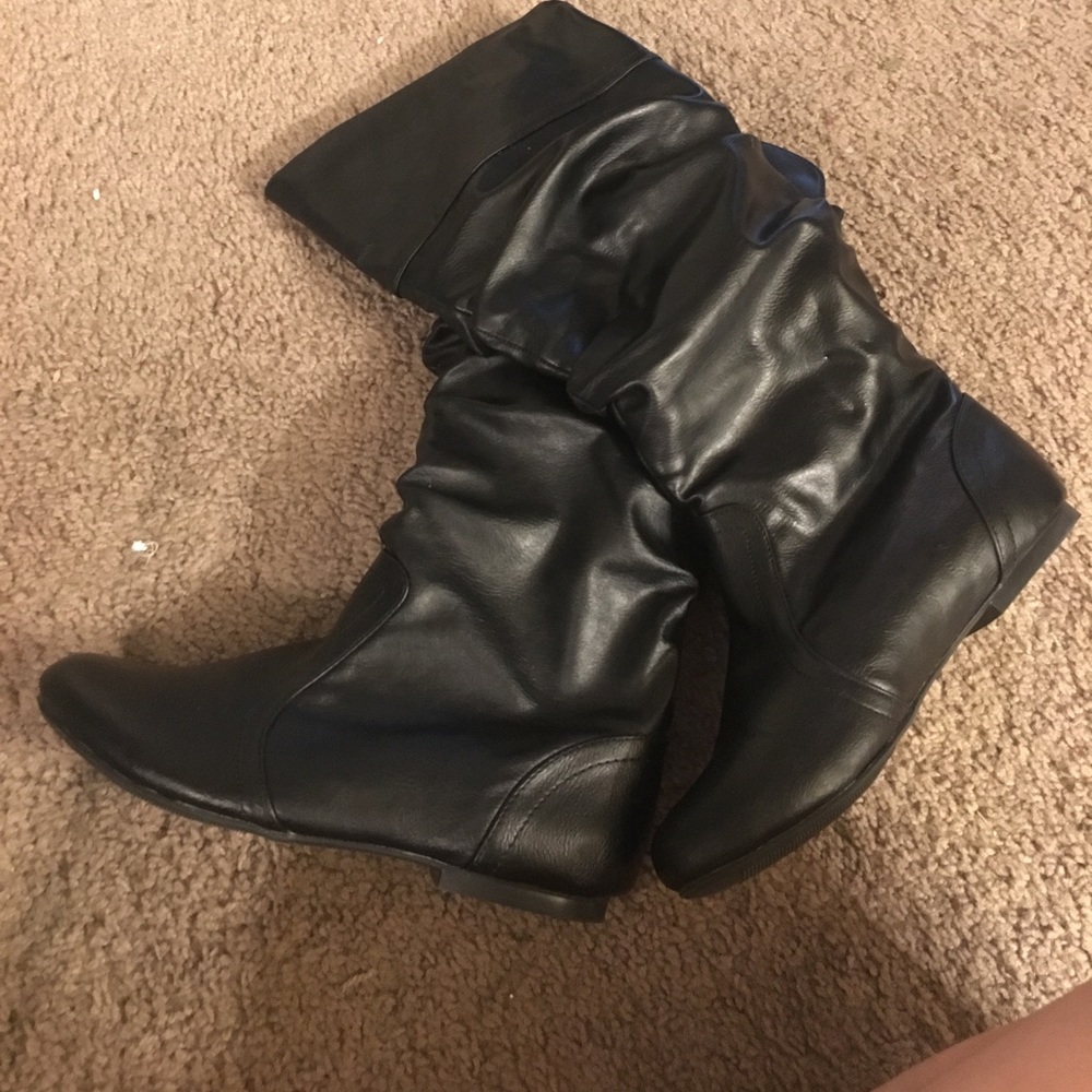 Black flat boots