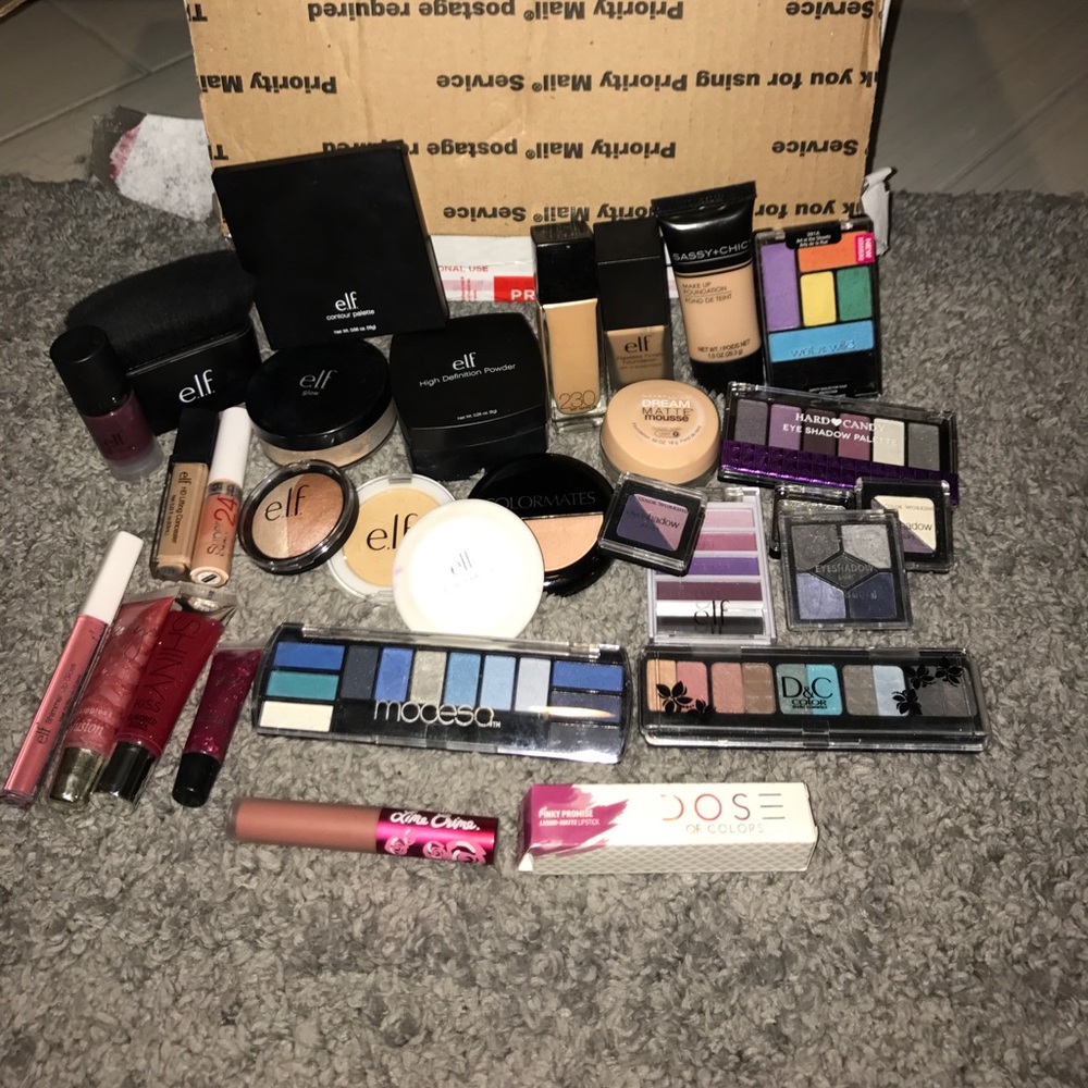 🔥SALE🔥LOT OF MAKEUP BUNDLE!