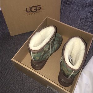 📍📍SOLD📍📍 Classic short camo ugg boots