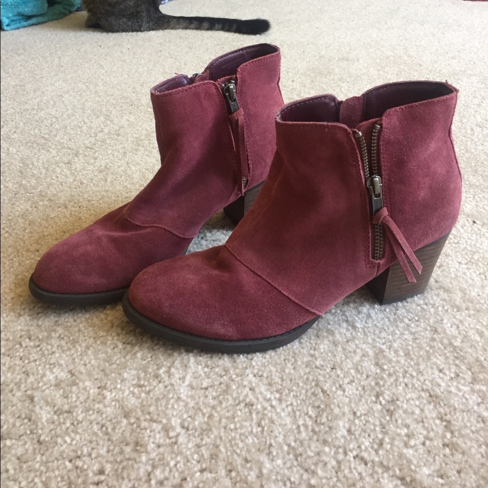 American Eagle burgundy boots