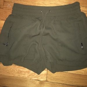 Army green shorts size M so cute!!!