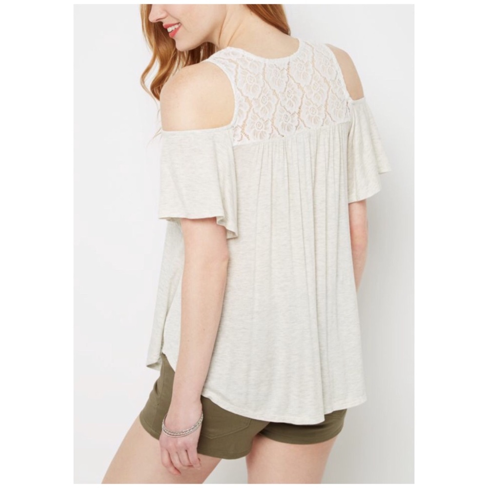 FINAL SALE 🎈 Cold Shoulder Top - Picture 3 of 3