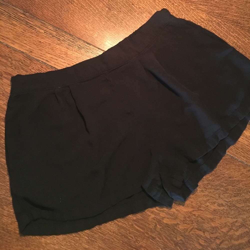 Flowy shorts w/ pockets! Light weight, 100% rayon