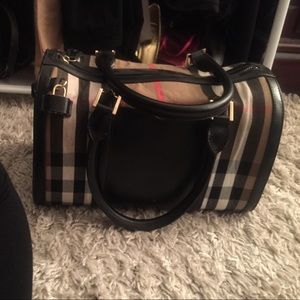 Hand bag , Price reflect authenticity