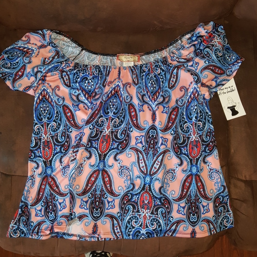 💕Off the shoulder nwt top 💕