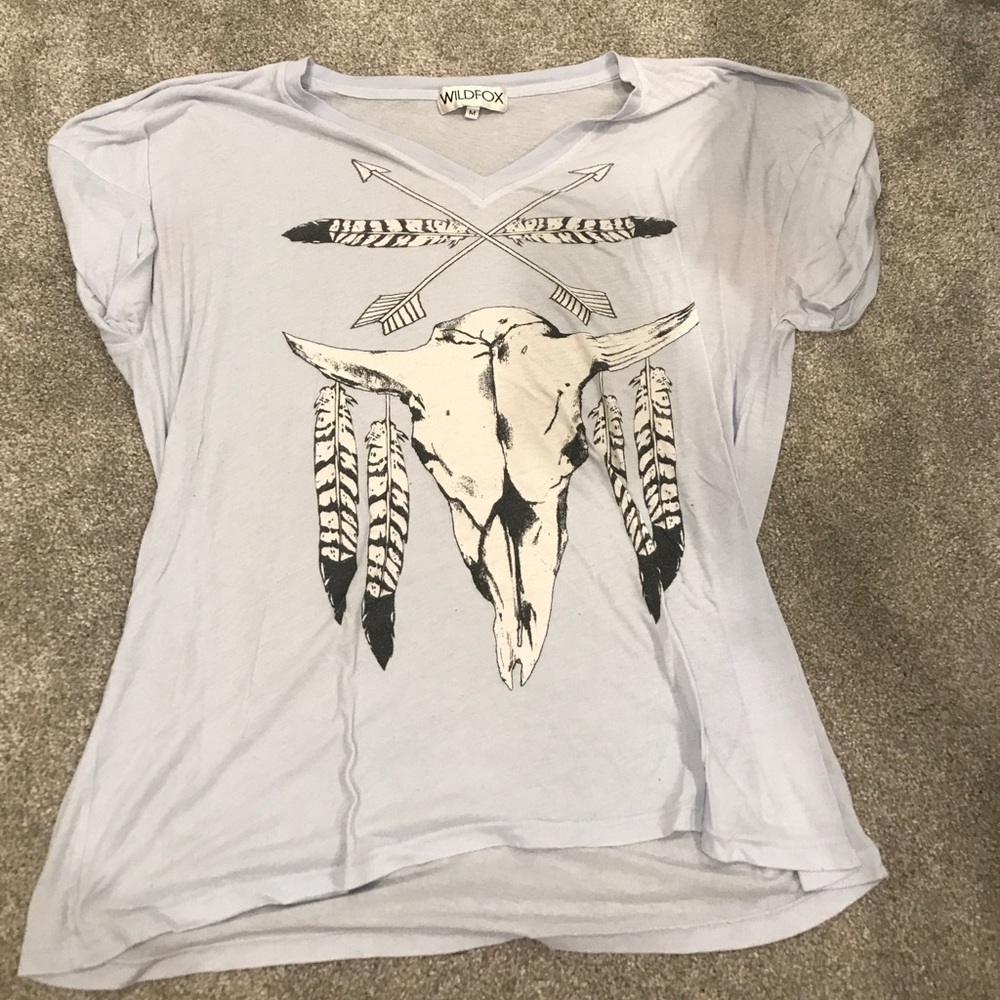 WILDFOX LIGHT BLUE V NECK TSHIRT SIZE MEDIUM