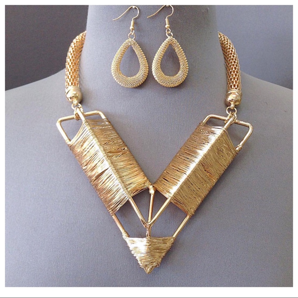 Gold fashion necklace