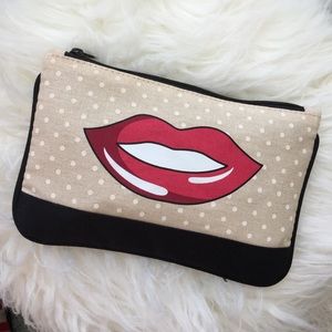 Small makeup travel clutch 💋