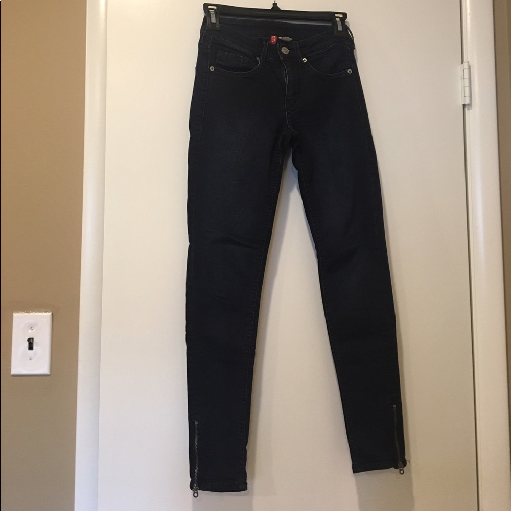H&M dark skinny jean w zip detail