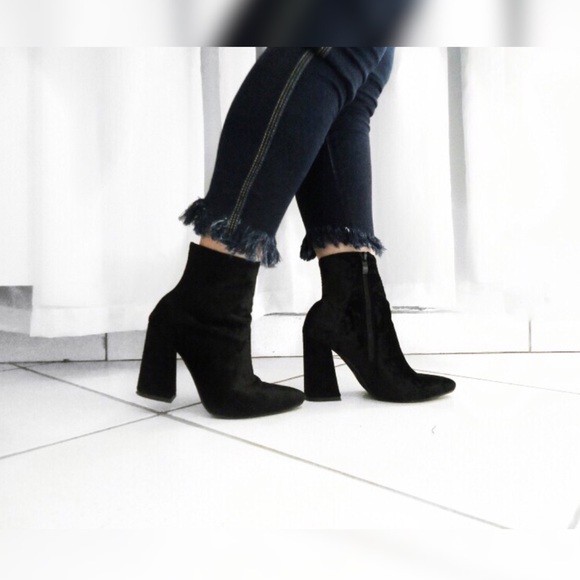 KENDALL Crushed Velvet Ankle Bootie - Picture 2 of 4