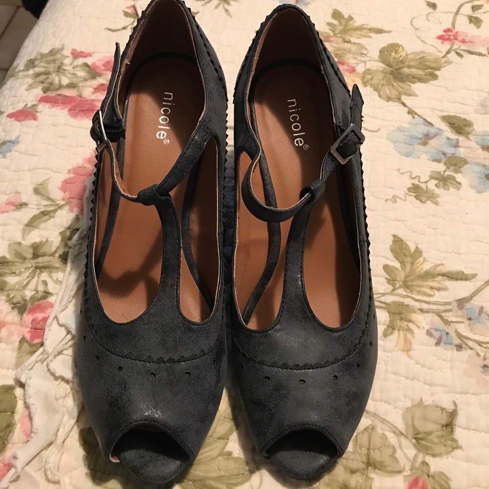 Nicole Wedges Like New