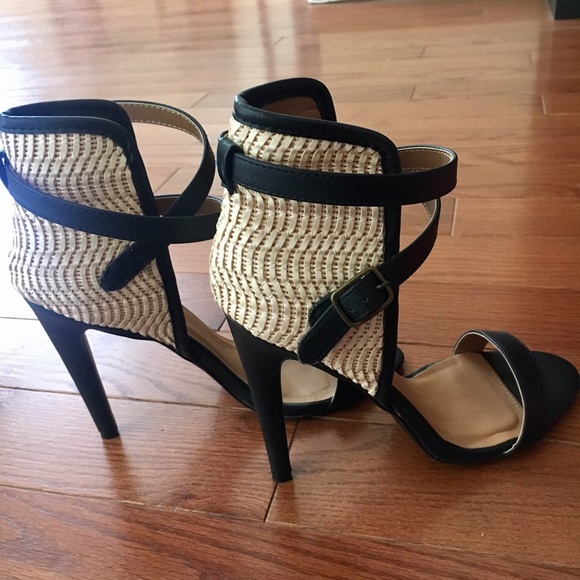 Qupid Shoes - Black Heels Sz 9