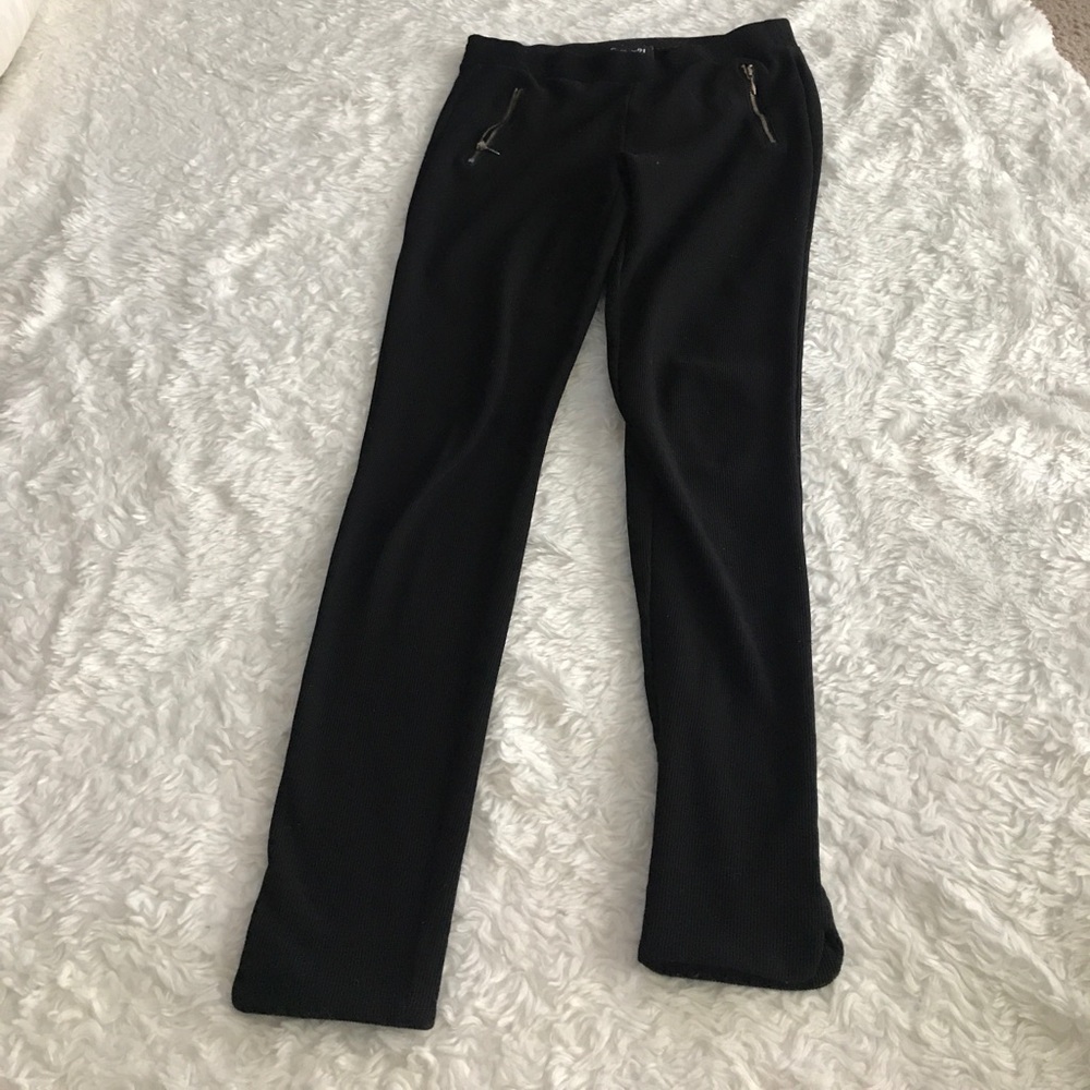 Ribbed leggings.