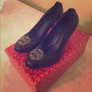 Tory Burch "Caroline" heel, navy, size 9.5