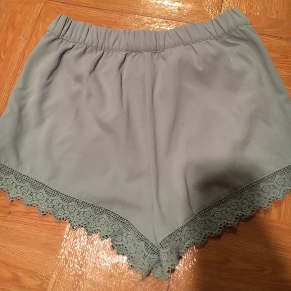 Forever 21 high waisted shorts - Picture 2 of 3
