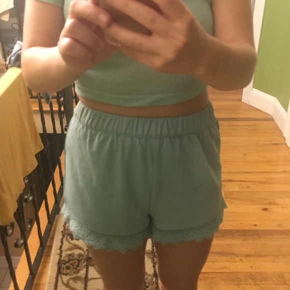 Forever 21 high waisted shorts - Picture 3 of 3