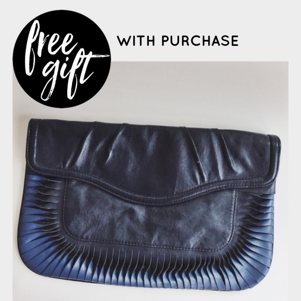❗️FREE with PURCHASE❗️Cute faux leather H&M clutch - Picture 1 of 5