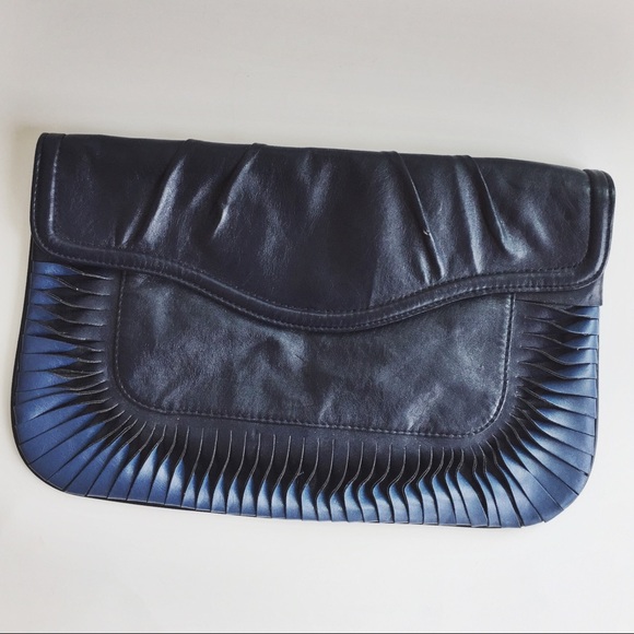 ❗️FREE with PURCHASE❗️Cute faux leather H&M clutch - Picture 2 of 5