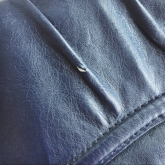 ❗️FREE with PURCHASE❗️Cute faux leather H&M clutch - Picture 4 of 5