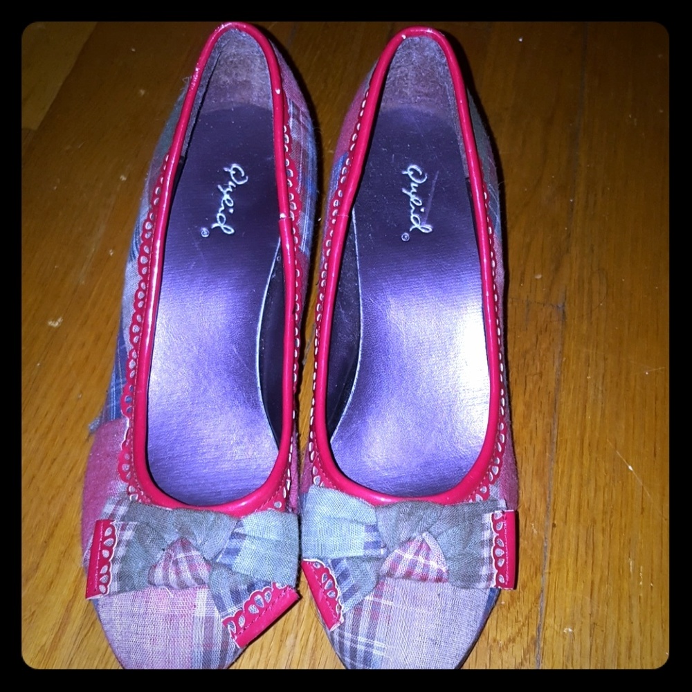 Red plaid pumps