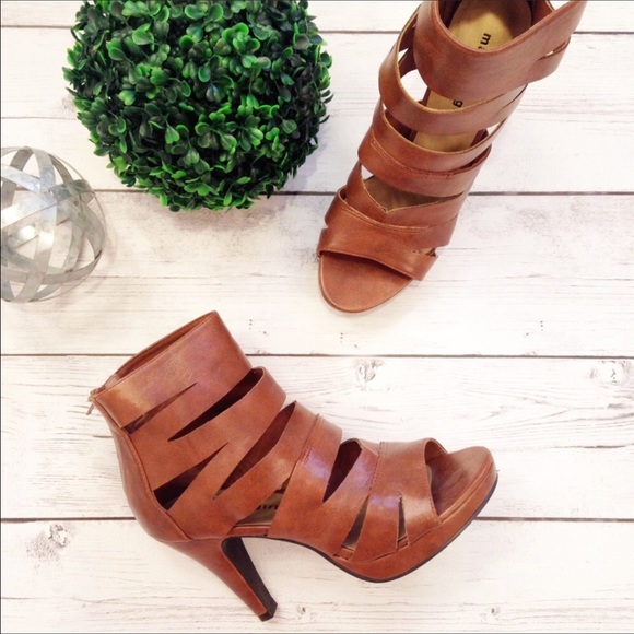 Heels - Picture 2 of 3