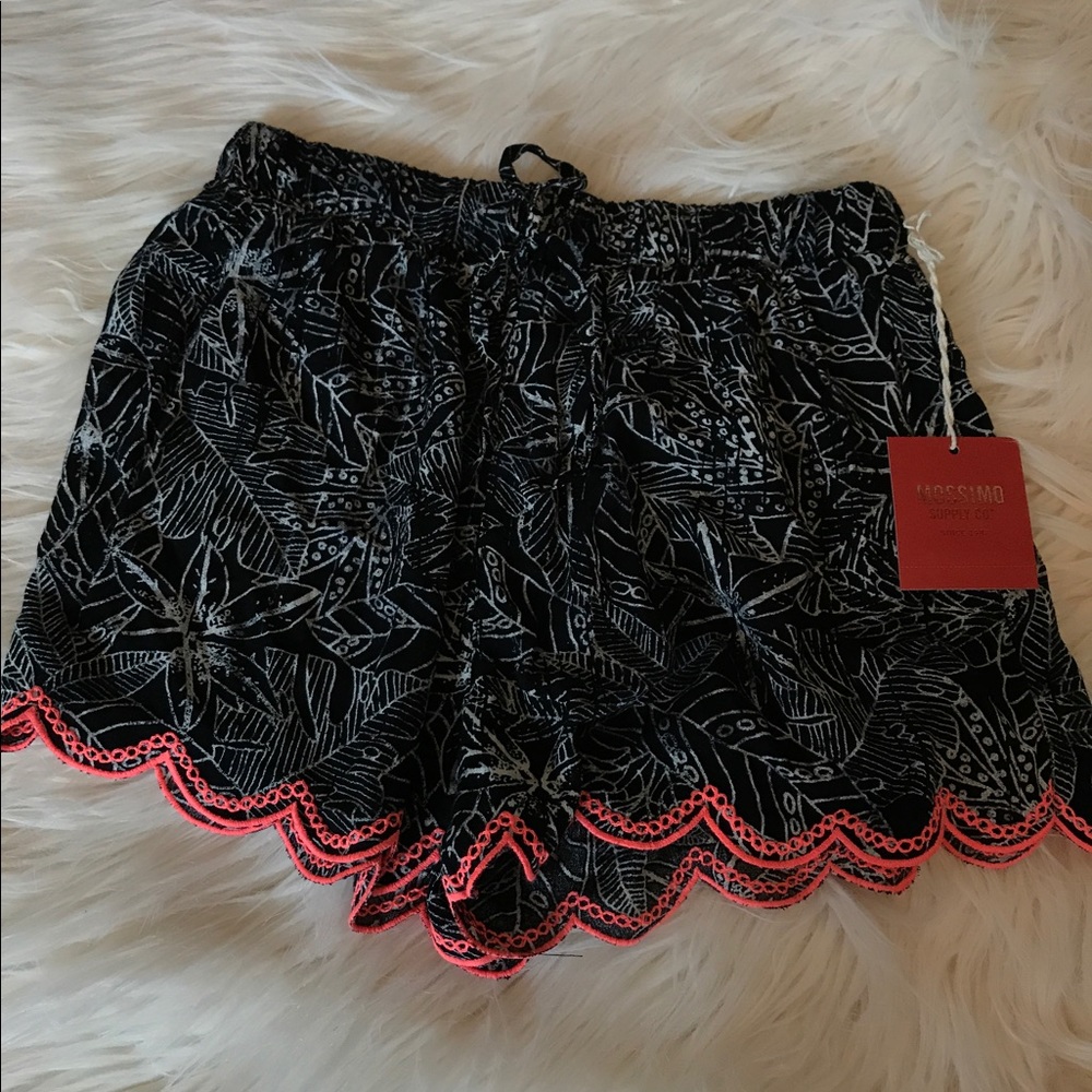 Tropical print scalloped shorts