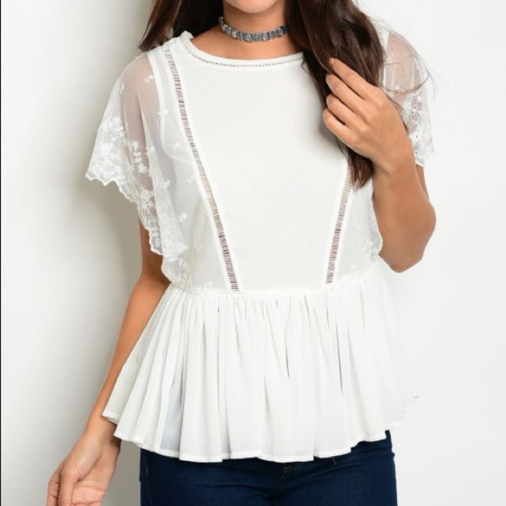 ⭐️ NWT off white lace top