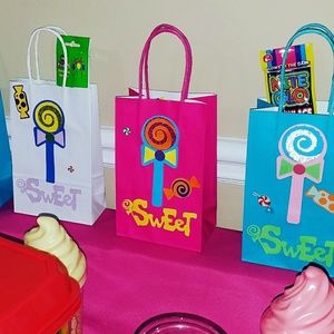 Favor bags/boxes