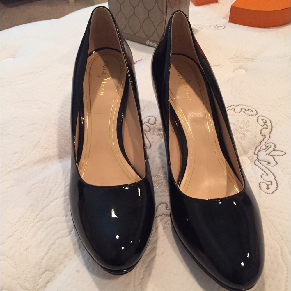 Black patent leather pumps