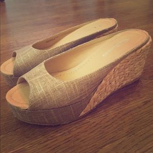 Chinese Laundry "Date Night" wedges in Bronze