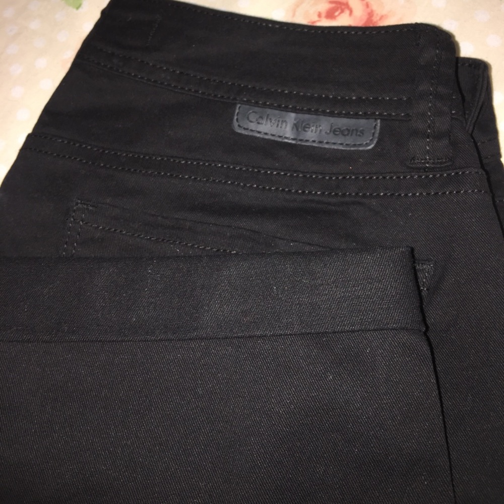 Black skinny crop jeans