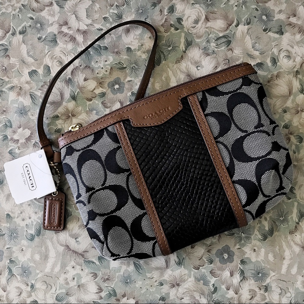 🍰 Coach Wristlet 🍰