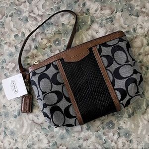 🍰 Coach Wristlet 🍰