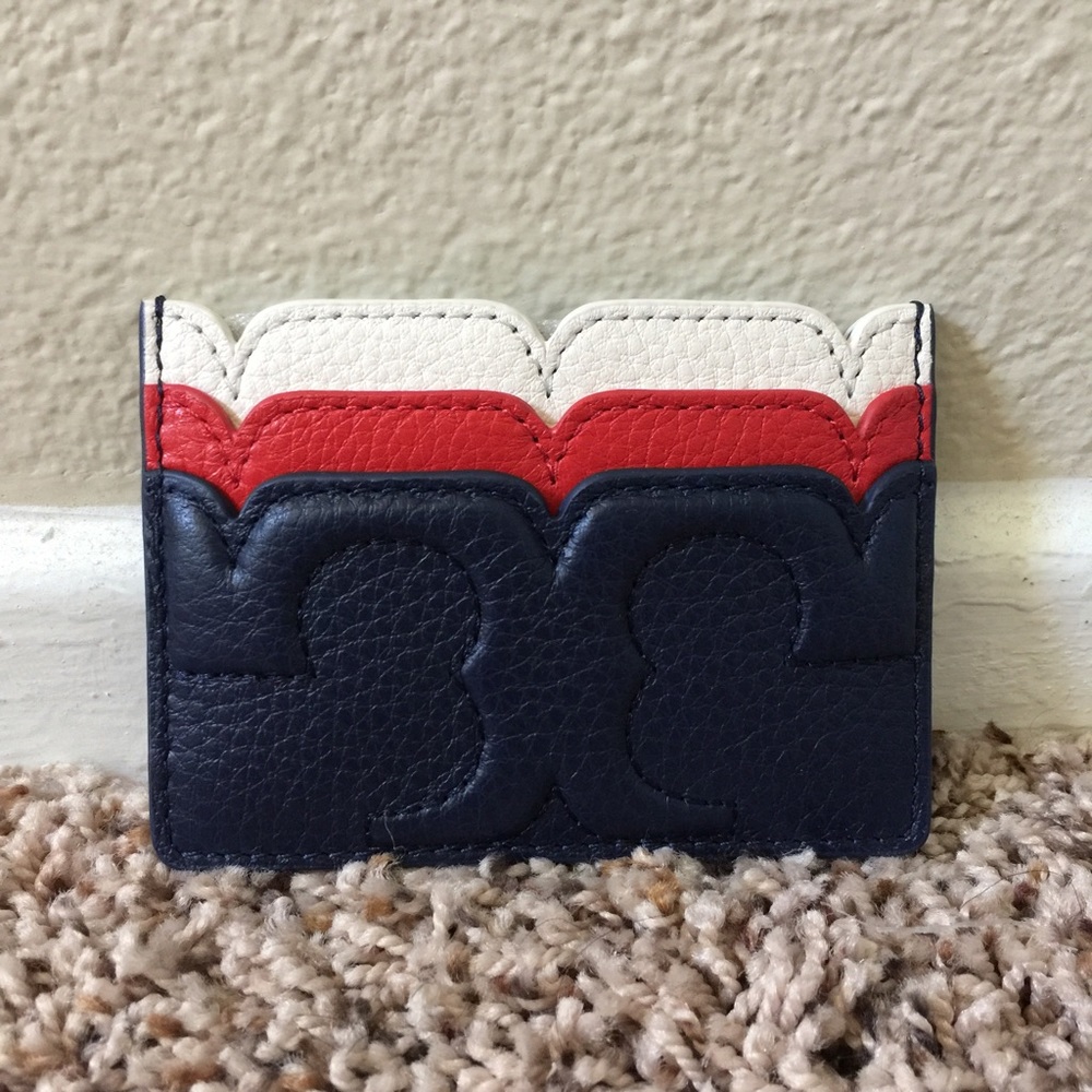 ❌SOLD❌ Tory Burch Scallop-T Card Case / Holder